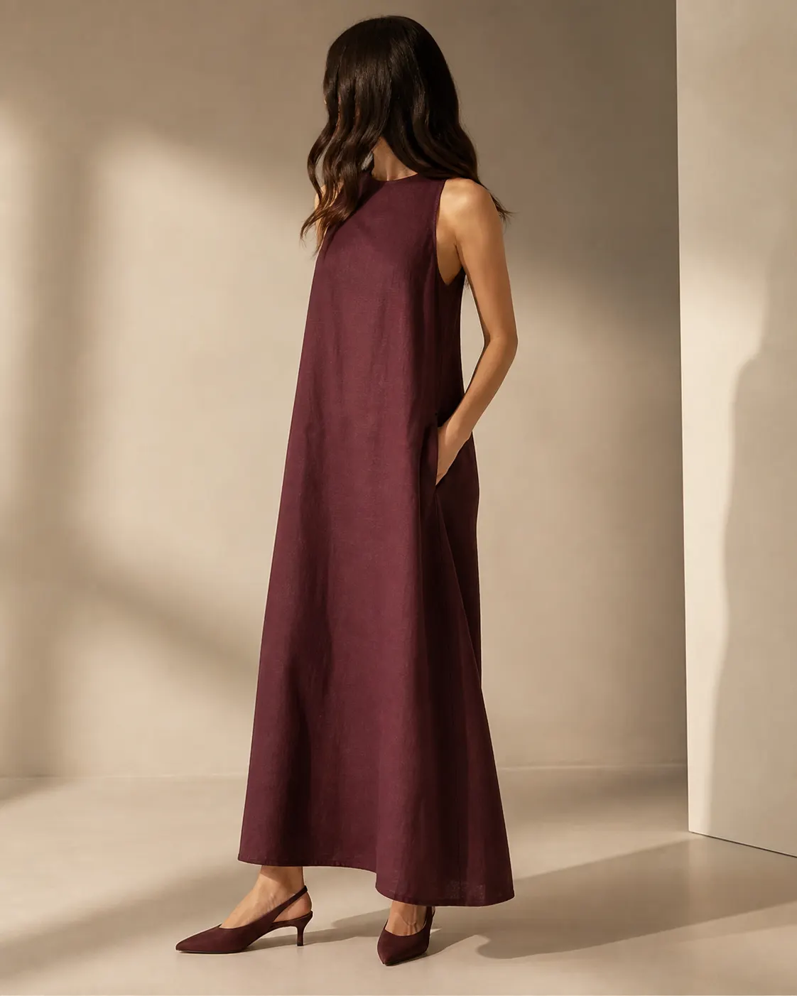 Bordo maksi keten elbise ve bordo süet slingback ayakkabıdan oluşan özgün editoryal kombin